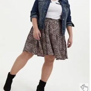 Torrid leopard skirt plus size 2 18/20